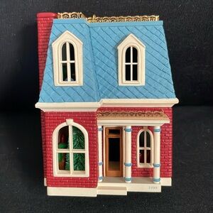 Hallmark Nostalgic Houses and Shops 1999